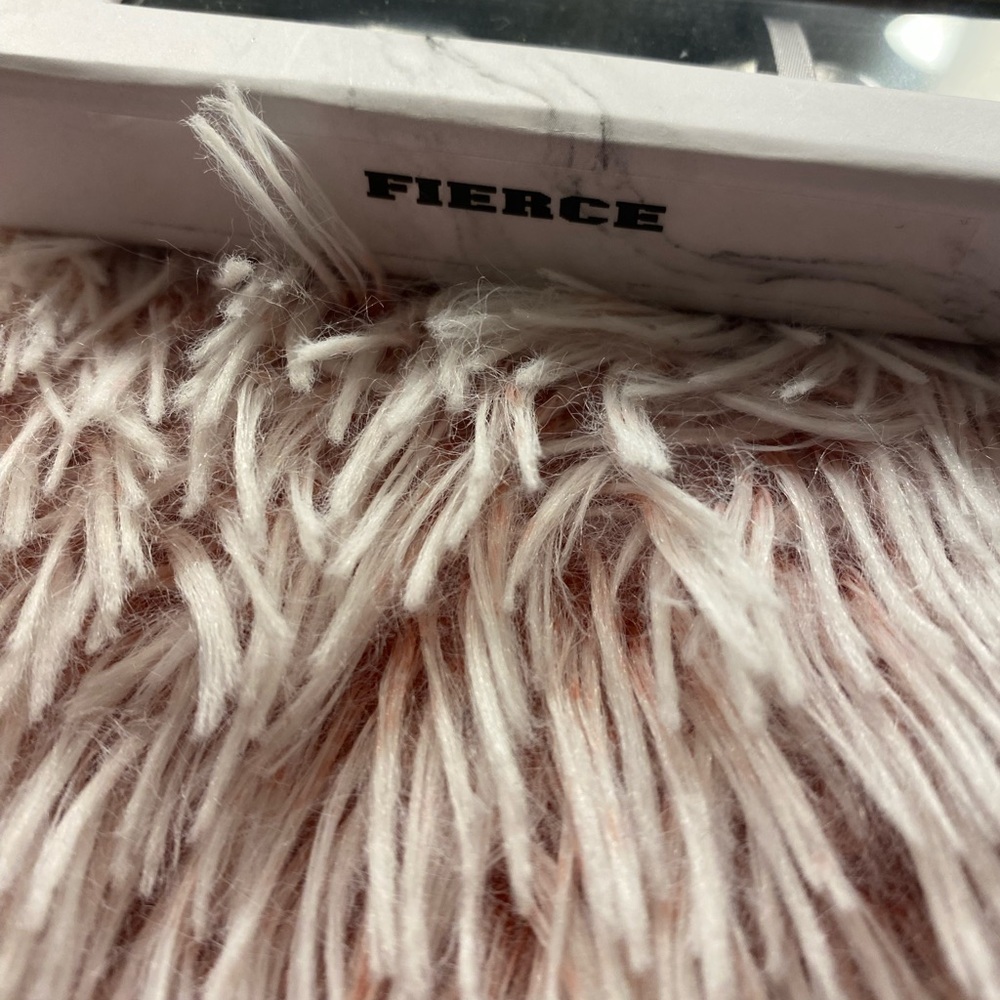 Lashes - Picture 4 of 4